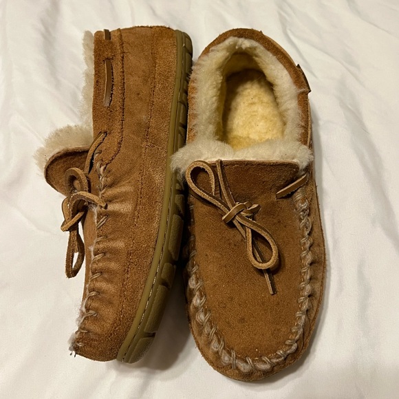 SOLD!! Ladies Sz 7 LL Bean Wicked Good Sheep Shearling Moccasin Slippers - Picture 5 of 16
